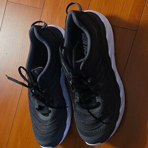 HOKA Akasa shoes. Size 9